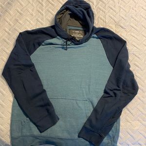 Urban pipeline hoodie. L